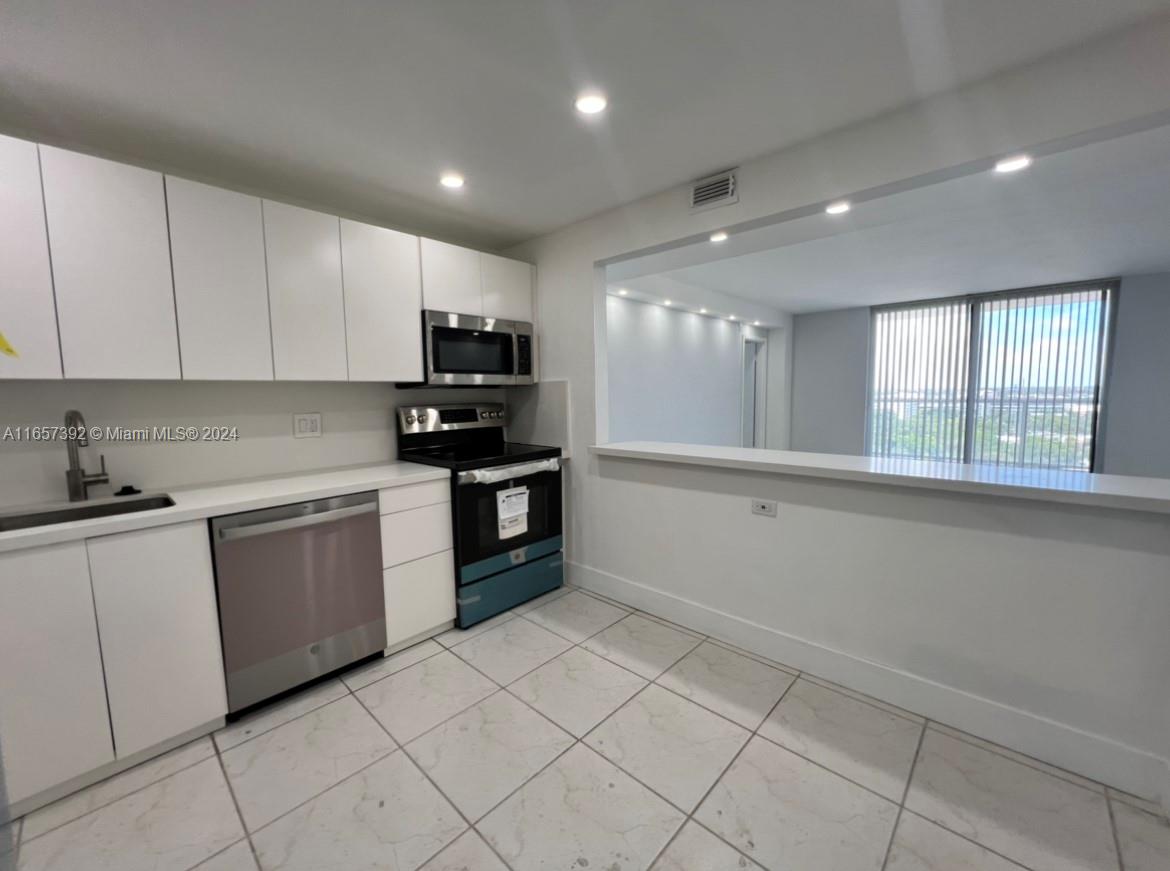 SAILBOAT CAY CONDO - Residential