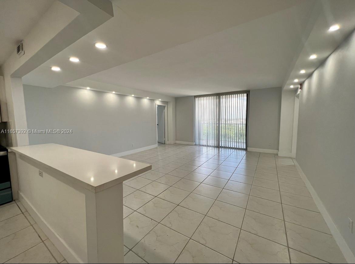 SAILBOAT CAY CONDO - Residential