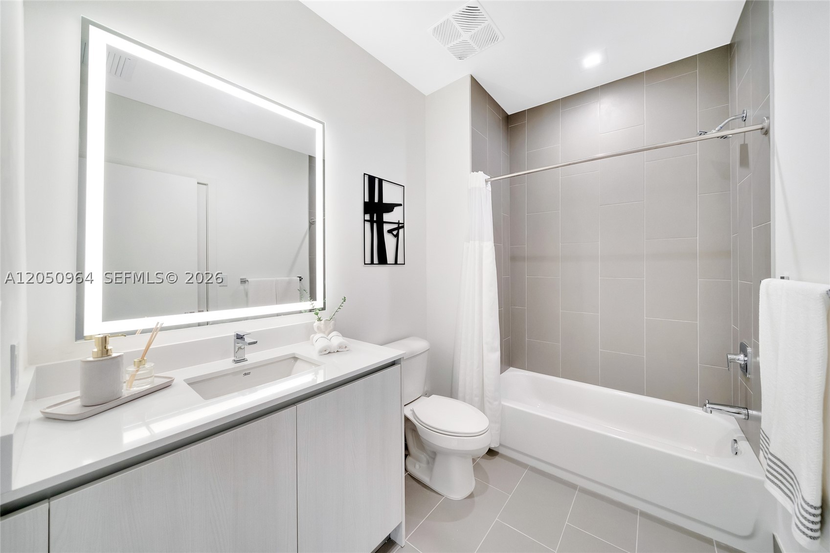 HOLLYWOOD - Residential Lease