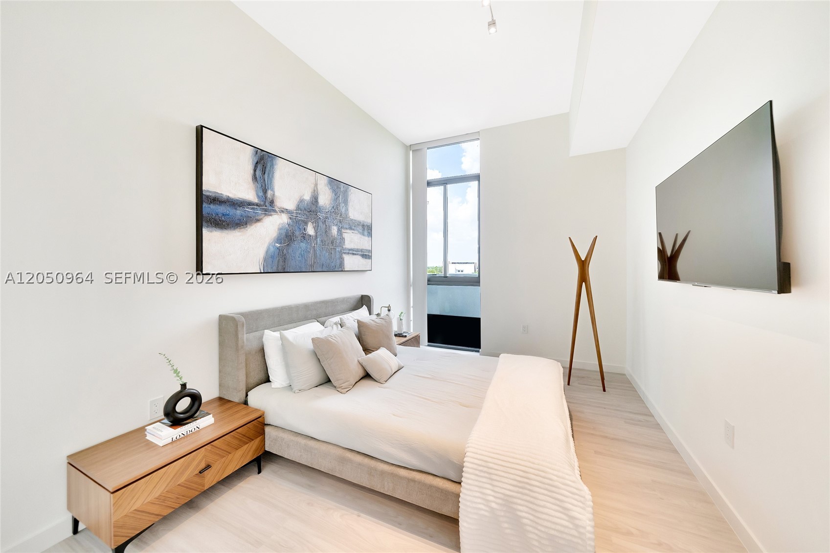 HOLLYWOOD - Residential Lease