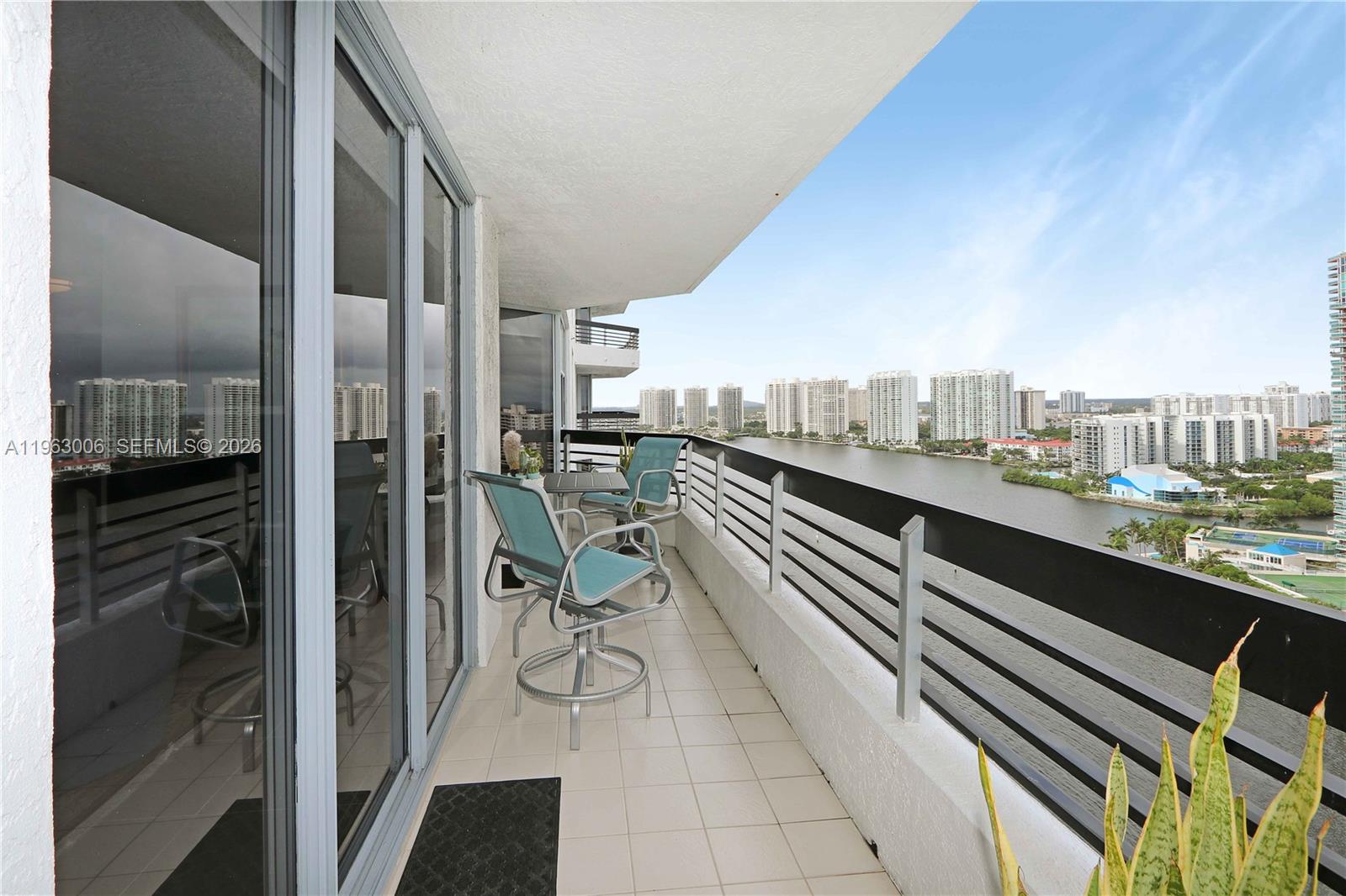 MYSTIC POINTE TOWER 500 C - Residential