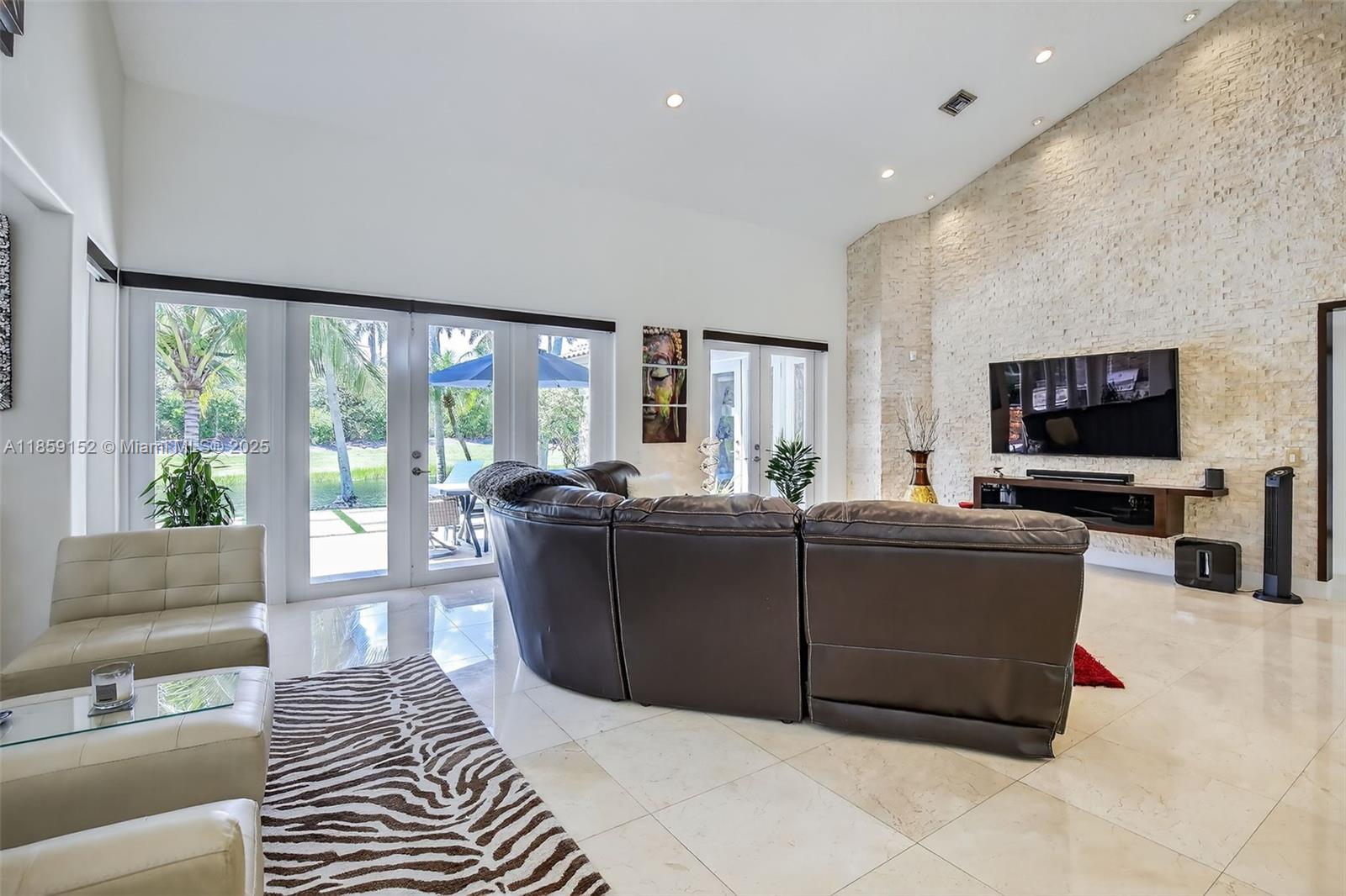 LAGUNA SPRINGS I - Residential