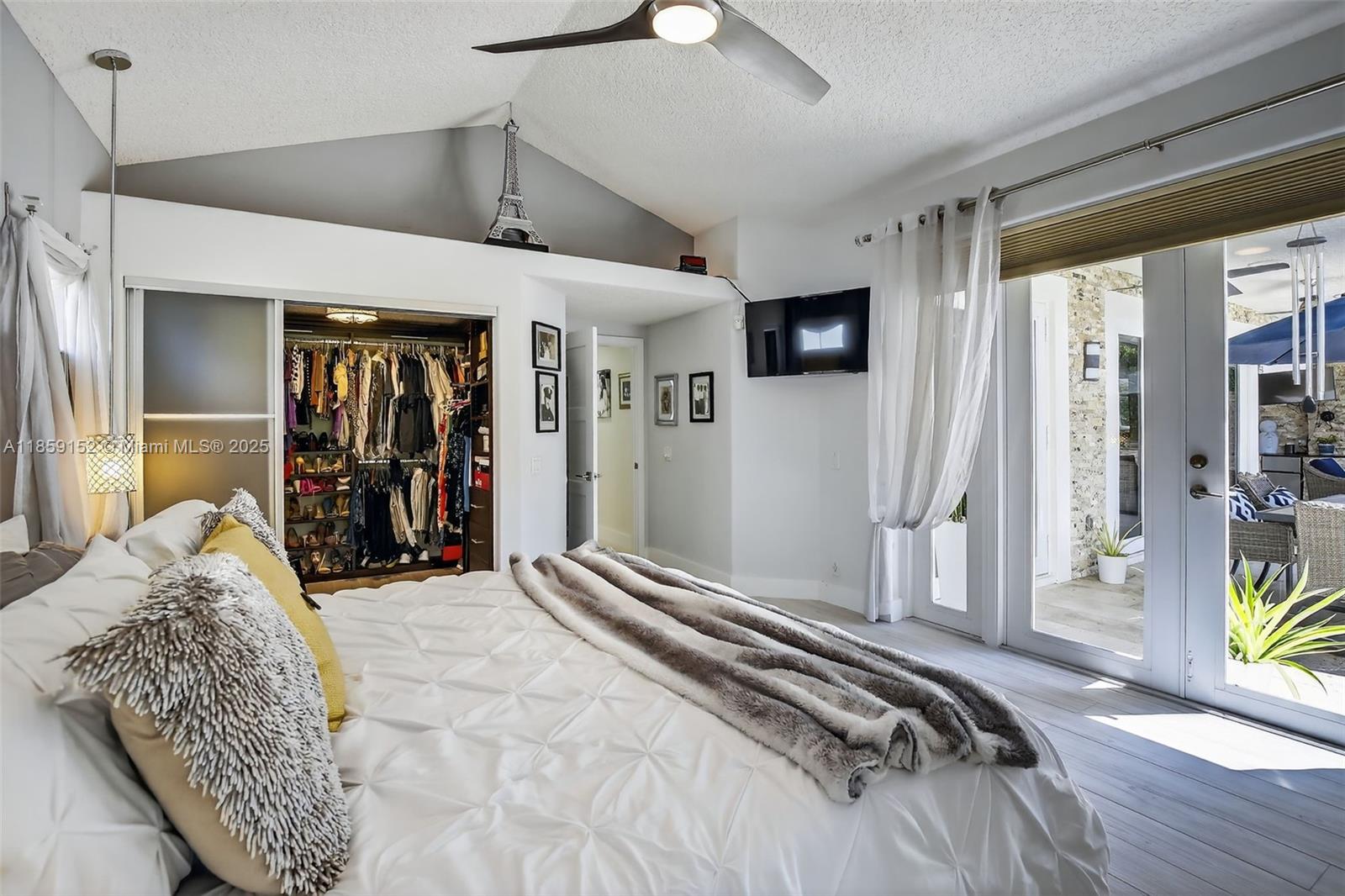 LAGUNA SPRINGS I - Residential