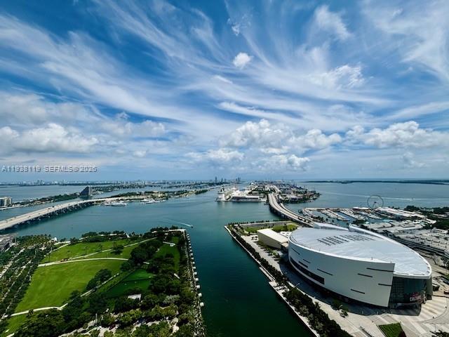 Live above it all at iconic 900 Biscayne. This high-floor residence offers floor-to-ceiling glass with stunning panoramic views of Biscayne Bay, Museum Park, and the Miami skyline. Enjoy this 1 bedroom, 2 full bathroom unit with a modern open layout with a sleek kitchen, spacious living areas, and a private large balcony ideal for sunrise coffees or evening drinks. Resort-style amenities include a spectacular pool deck, spa, state-of-the-art fitness center, yoga room, theater, residents’ lounge, concierge, valet, and 24-hour security. Unbeatable Arts & Entertainment District location directly across from Museum Park, steps from museums, waterfront walking paths, dining, and minutes to Brickell, Wynwood, and Miami Beach. Urban luxury living at its finest.