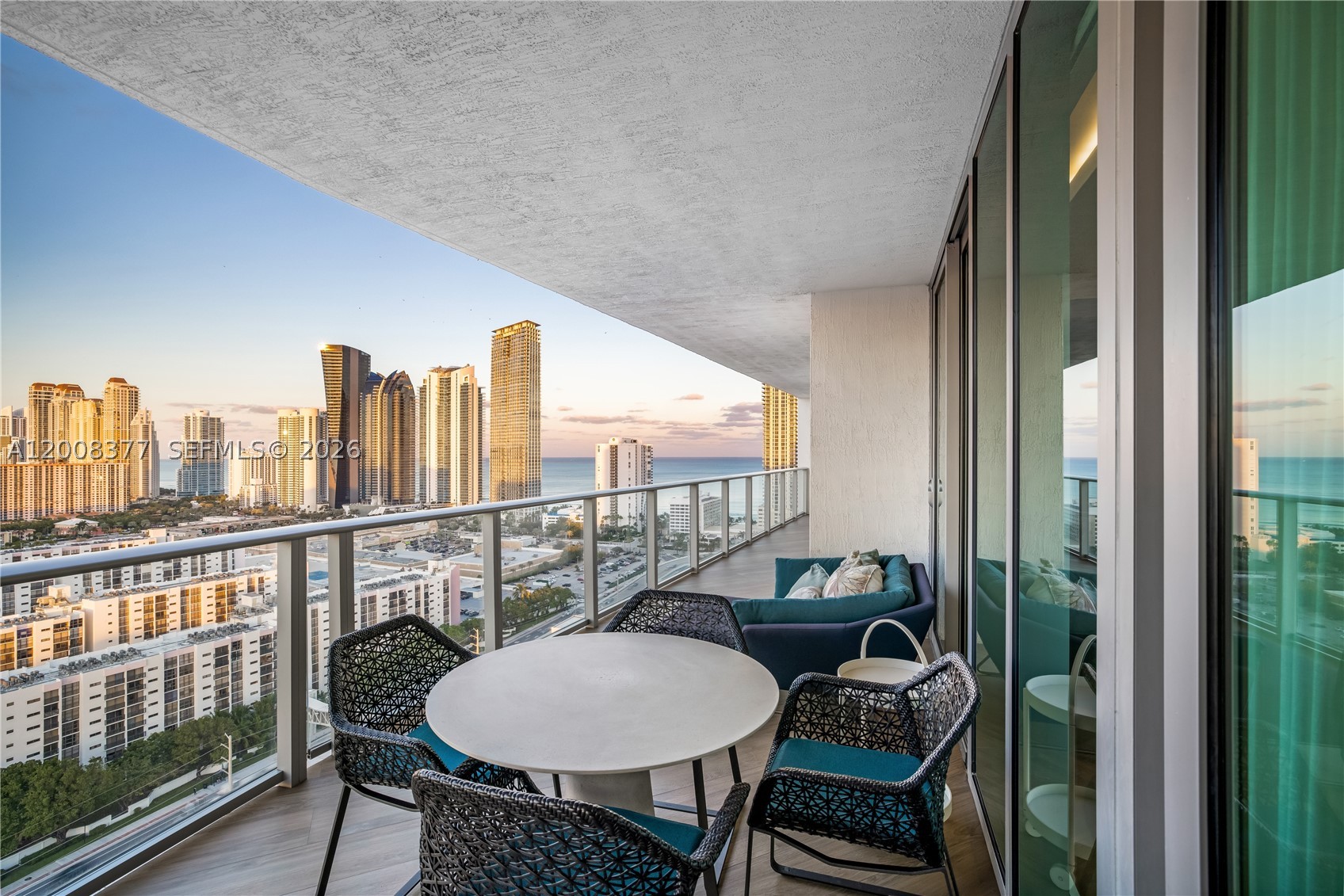 PARQUE TOWERS CONDO - Residential
