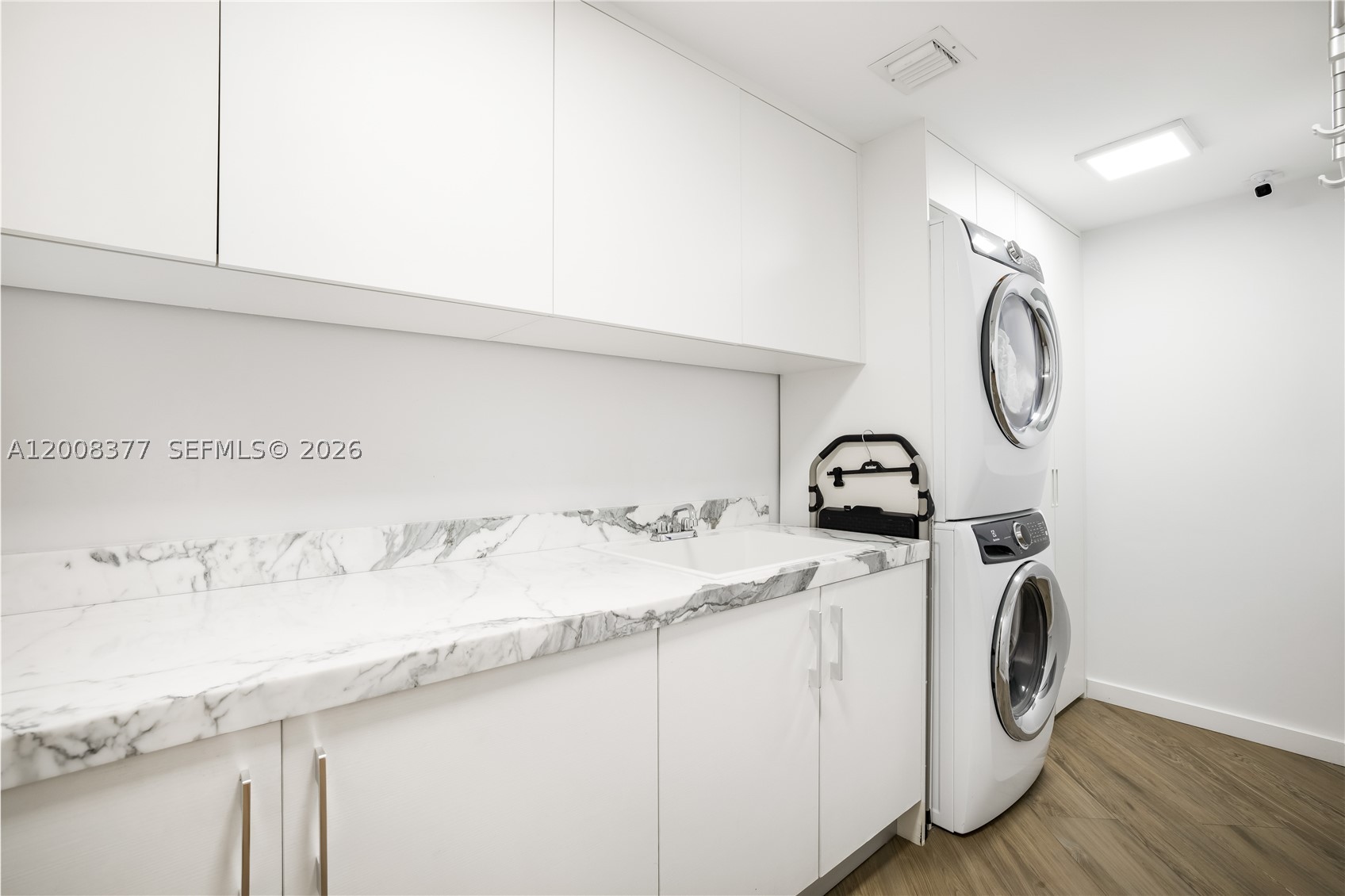 PARQUE TOWERS CONDO - Residential