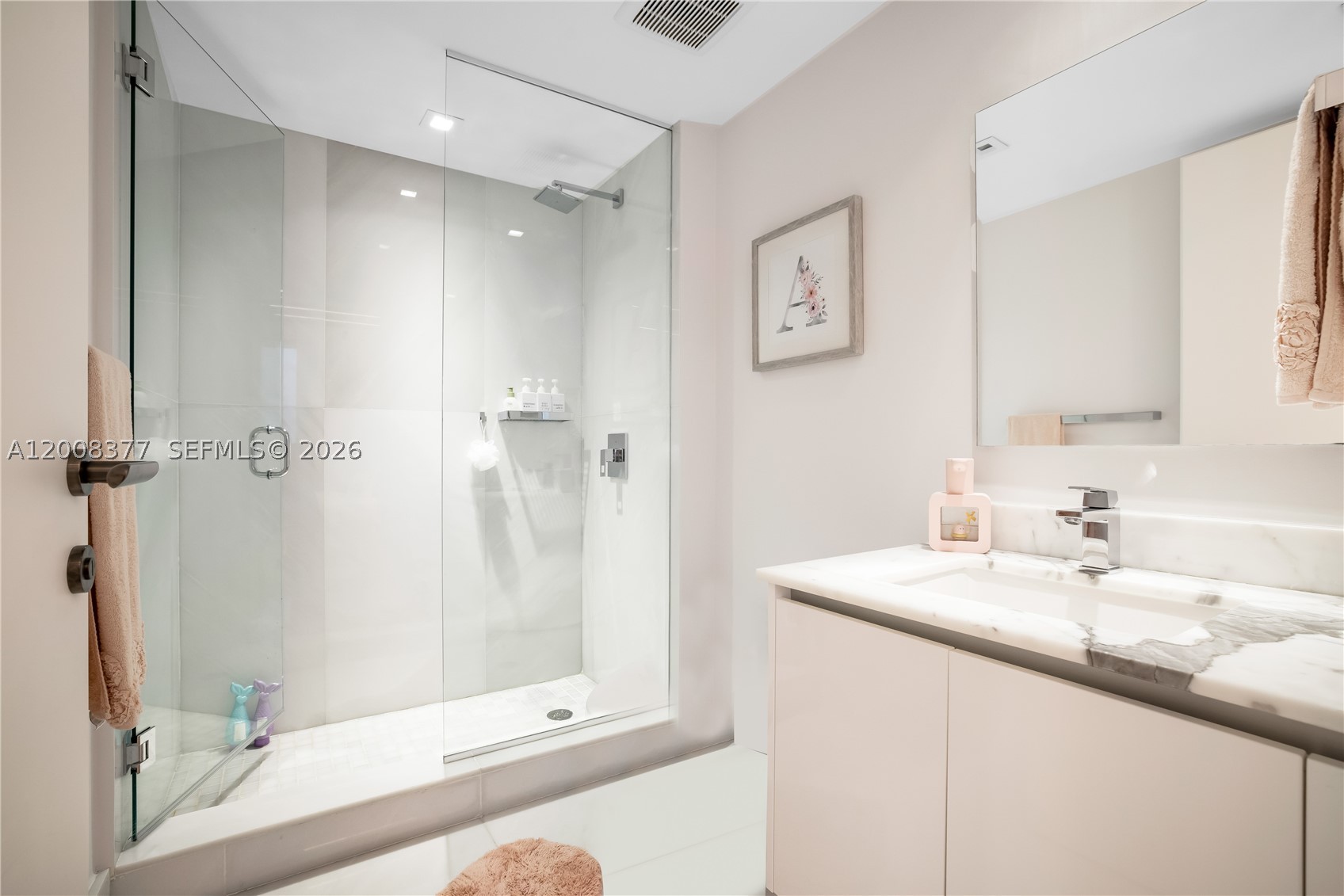 PARQUE TOWERS CONDO - Residential