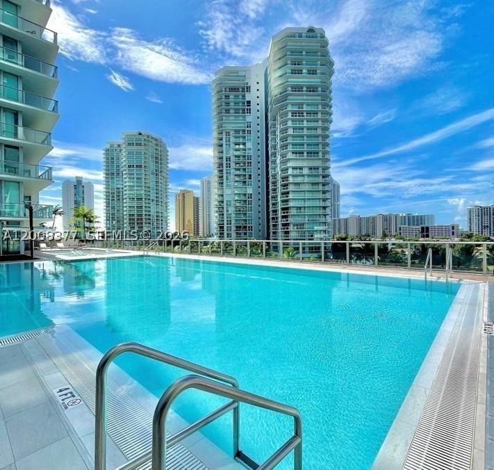 PARQUE TOWERS CONDO - Residential