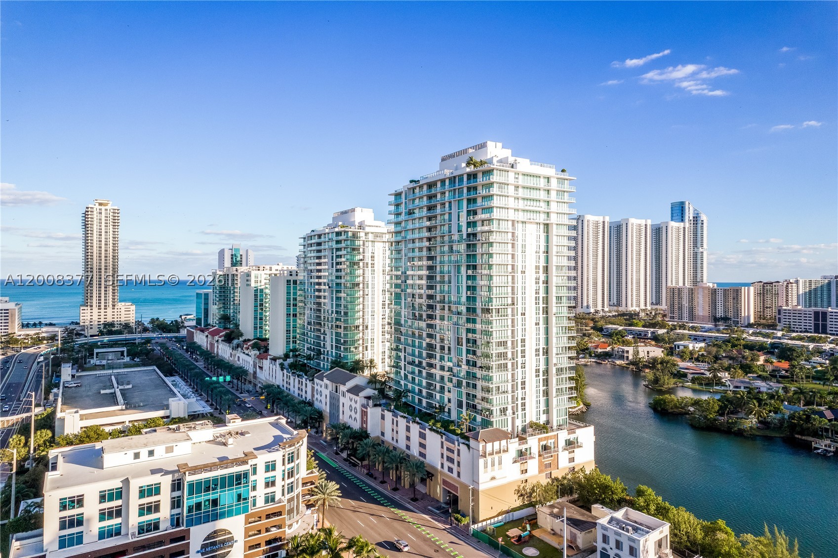 PARQUE TOWERS CONDO - Residential