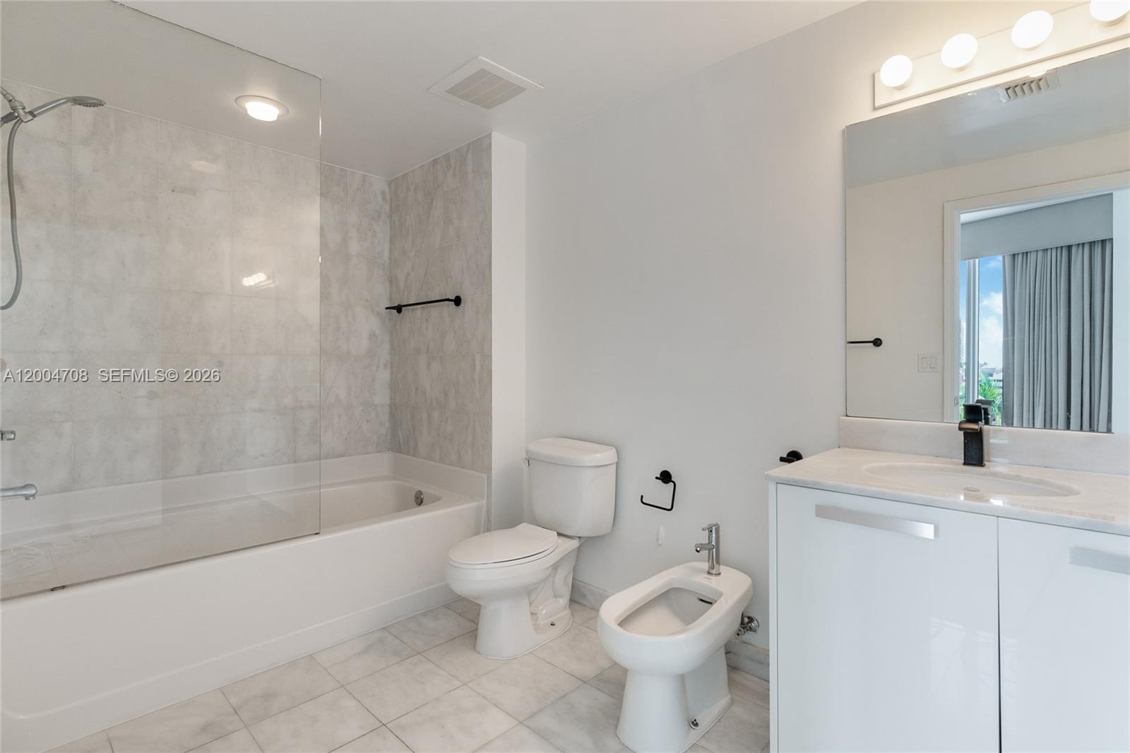 BLUE CONDO - Residential