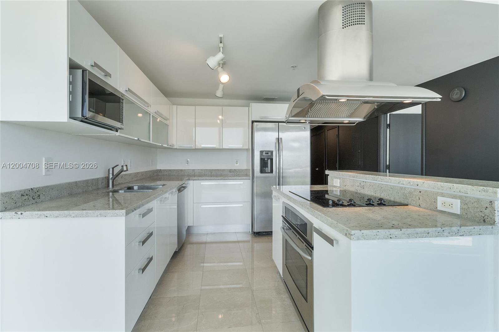 BLUE CONDO - Residential