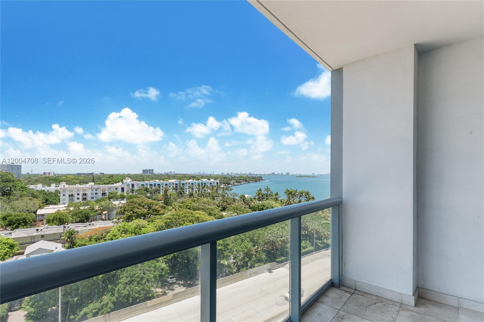 BLUE CONDO - Residential