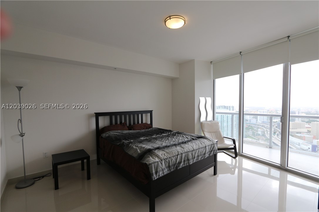 ICONBRICKELL CONDO NO 1 - Residential Lease
