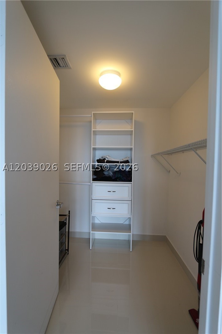 ICONBRICKELL CONDO NO 1 - Residential Lease