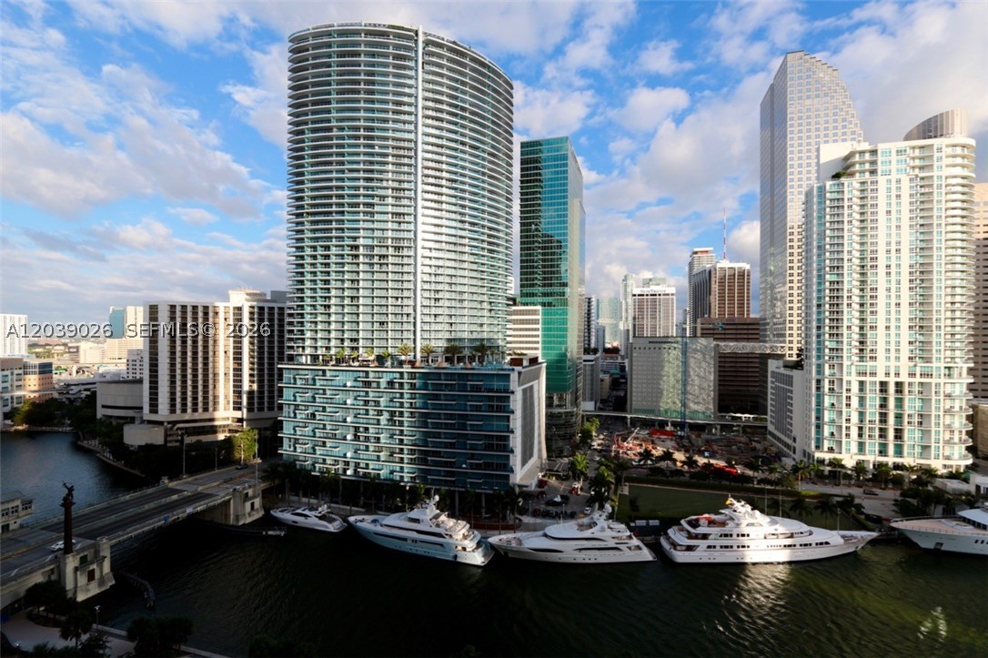 A MUST SEE!!! BREATHTAKING MAGNIFICENT VIEWS OF CITY OF MIAMI, MIAMI RIVER, AND SKY LINE. LARGE AND SPACIOUS UNIT WITH EXCELLENT FLOOR PLAN. BEAUTIFUL WHITE PORCELAIN FLOORS AND TOP OF THE LINE APPLIANCES WITH ITALIAN CABINETRY. EXPERIENCE MIAMI'S BEST DESTINATION IN THE HEART OF BRICKELL/DOWNTOWN AREA. FULLY EQUIPPED. PARKS, POOL, 2 JACUZZIS, SPA, GYM, RESTAURANTS, NIGHTCLUB AND MUCH MORE.   >>BUILDING STUCCO AND PAINT PROJECT IS ALREADY FINISHED ON THIS LINE<<
