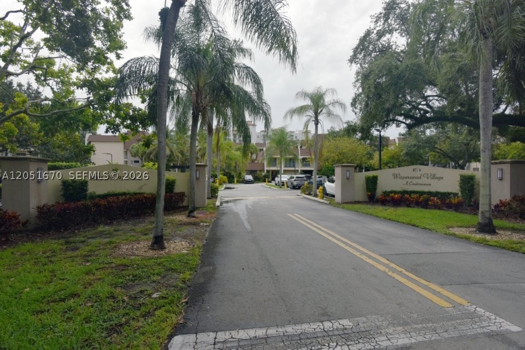Ideal location next to Baptist Hospital, 5 minutes from Downtown Dadeland and Dadeland Mall. With easy access to the Palmetto Expressway and the Florida Turnpike. This community has a resort style living with a large pool, fitness center and barbeque area, the unit has 2 large bedrooms, plenty of storage and walk in closet.
