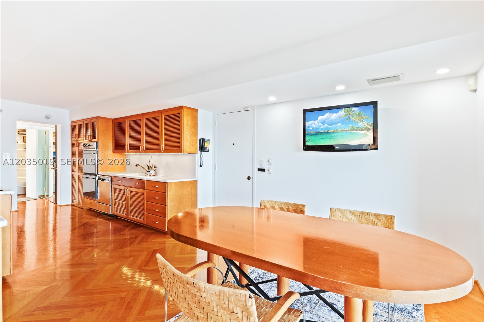 CRICKET CLUB CONDO - Residential