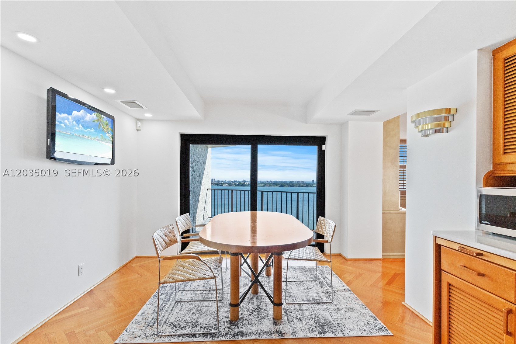 CRICKET CLUB CONDO - Residential