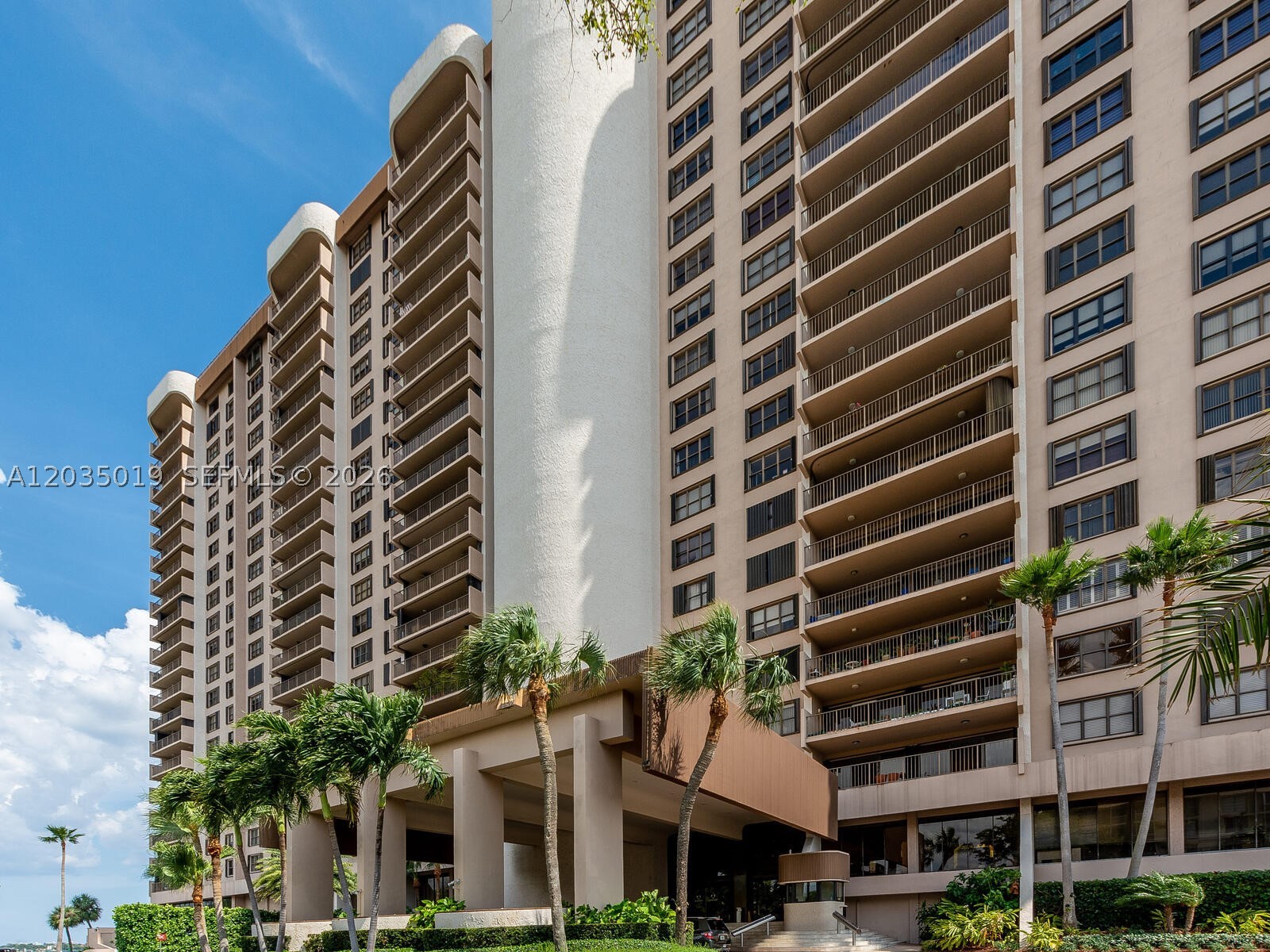 CRICKET CLUB CONDO - Residential