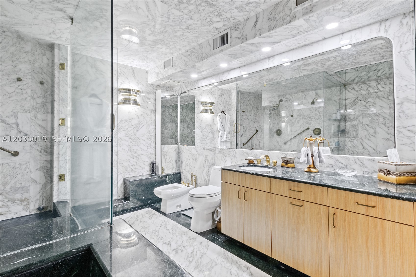 CRICKET CLUB CONDO - Residential