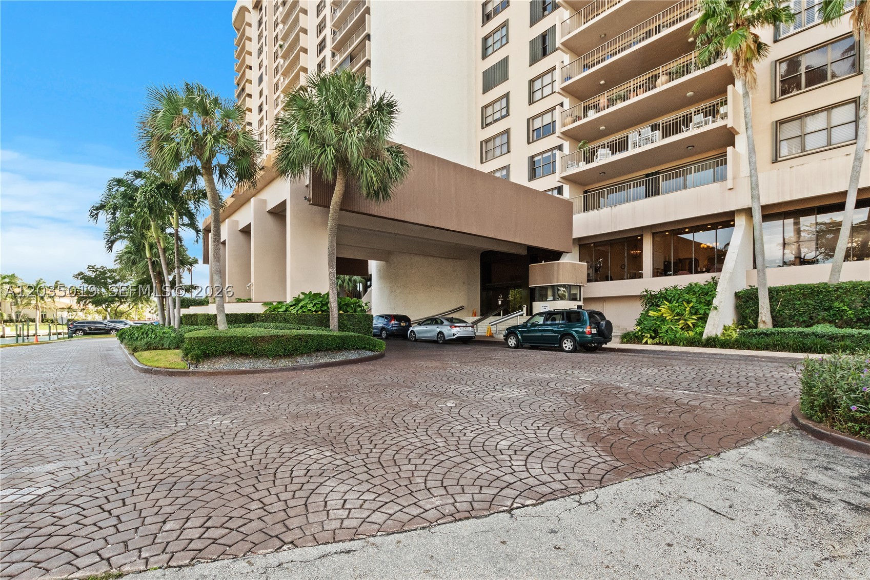 CRICKET CLUB CONDO - Residential