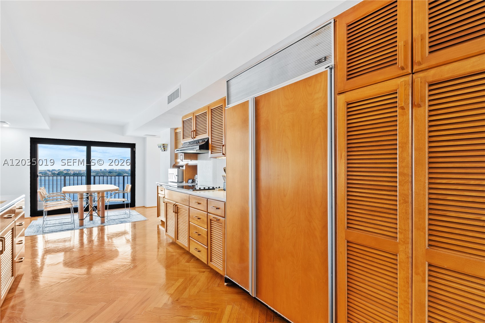 CRICKET CLUB CONDO - Residential