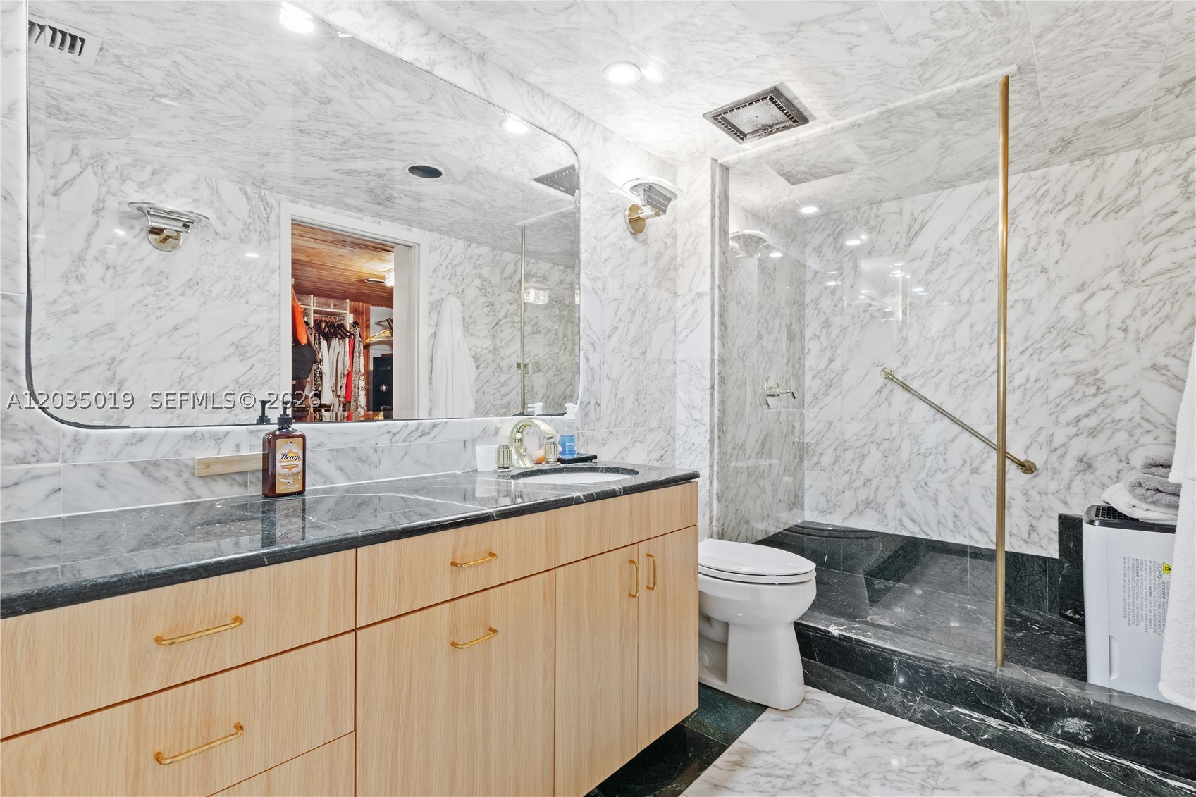 CRICKET CLUB CONDO - Residential