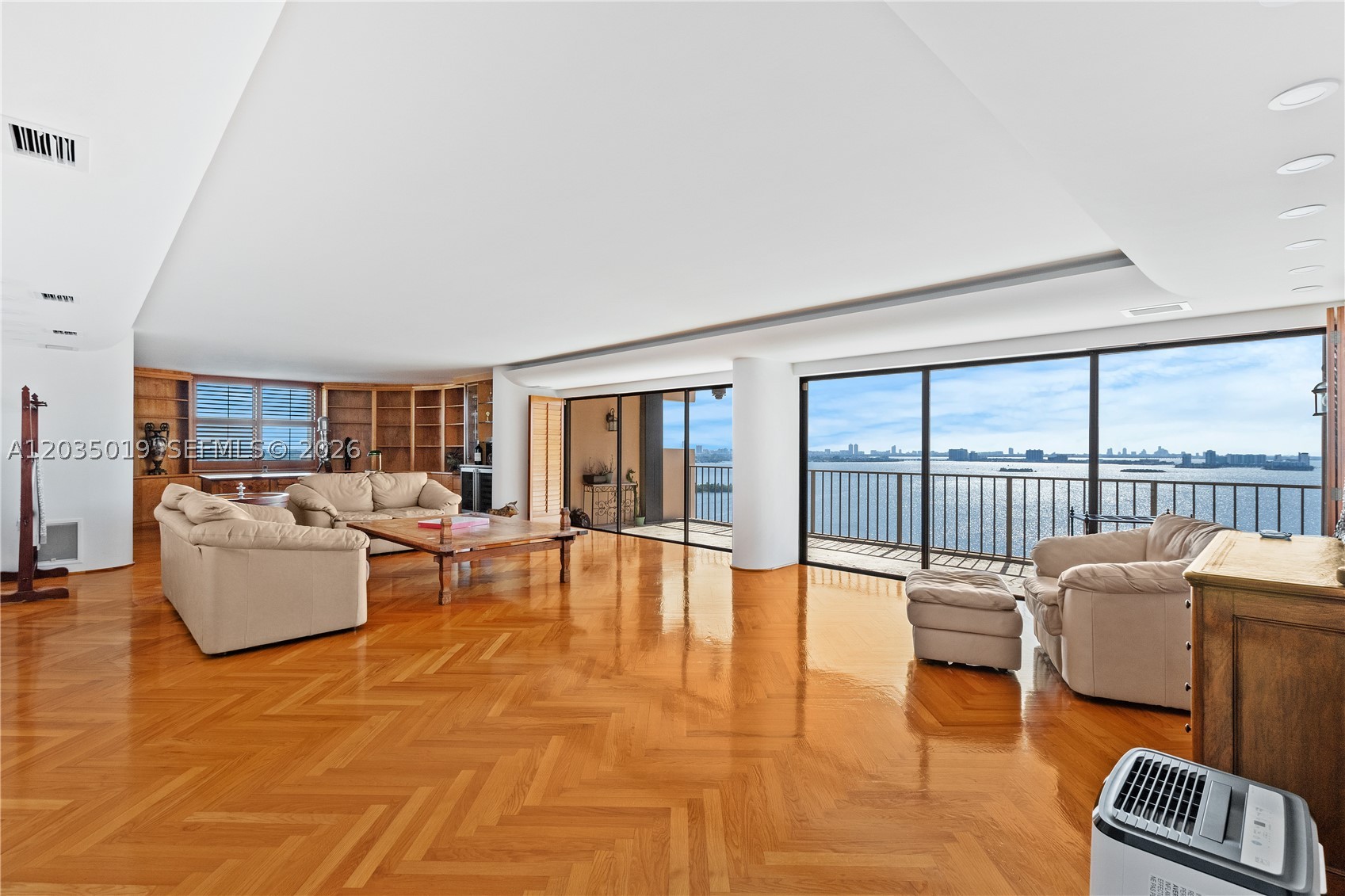 CRICKET CLUB CONDO - Residential