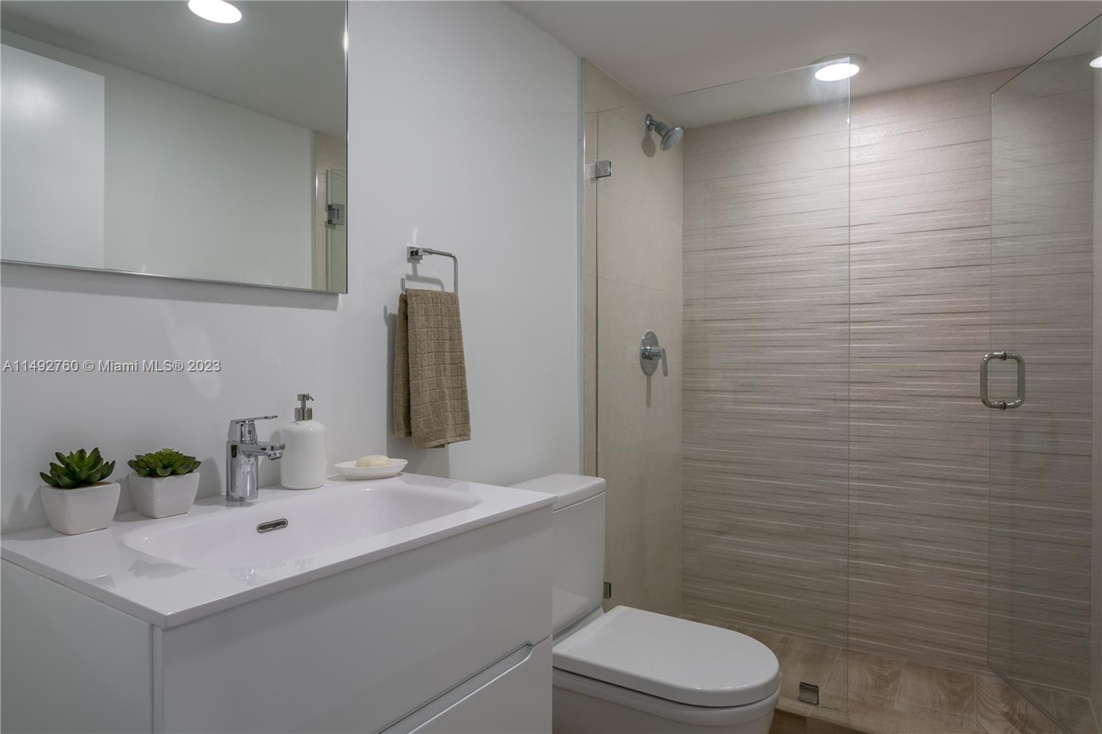 THE IVORY RESIDENCE CONDO - Residential Lease