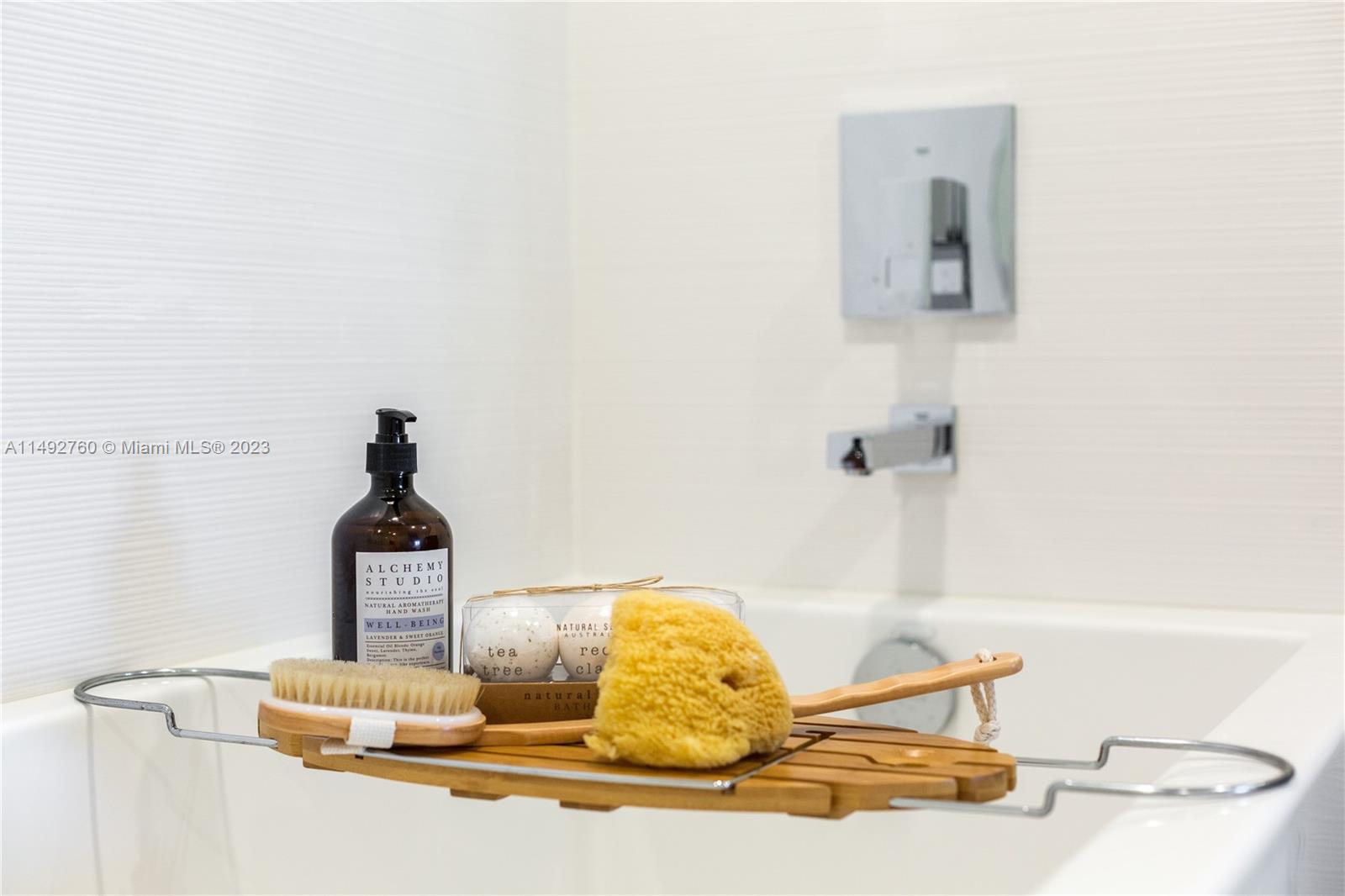 THE IVORY RESIDENCE CONDO - Residential Lease