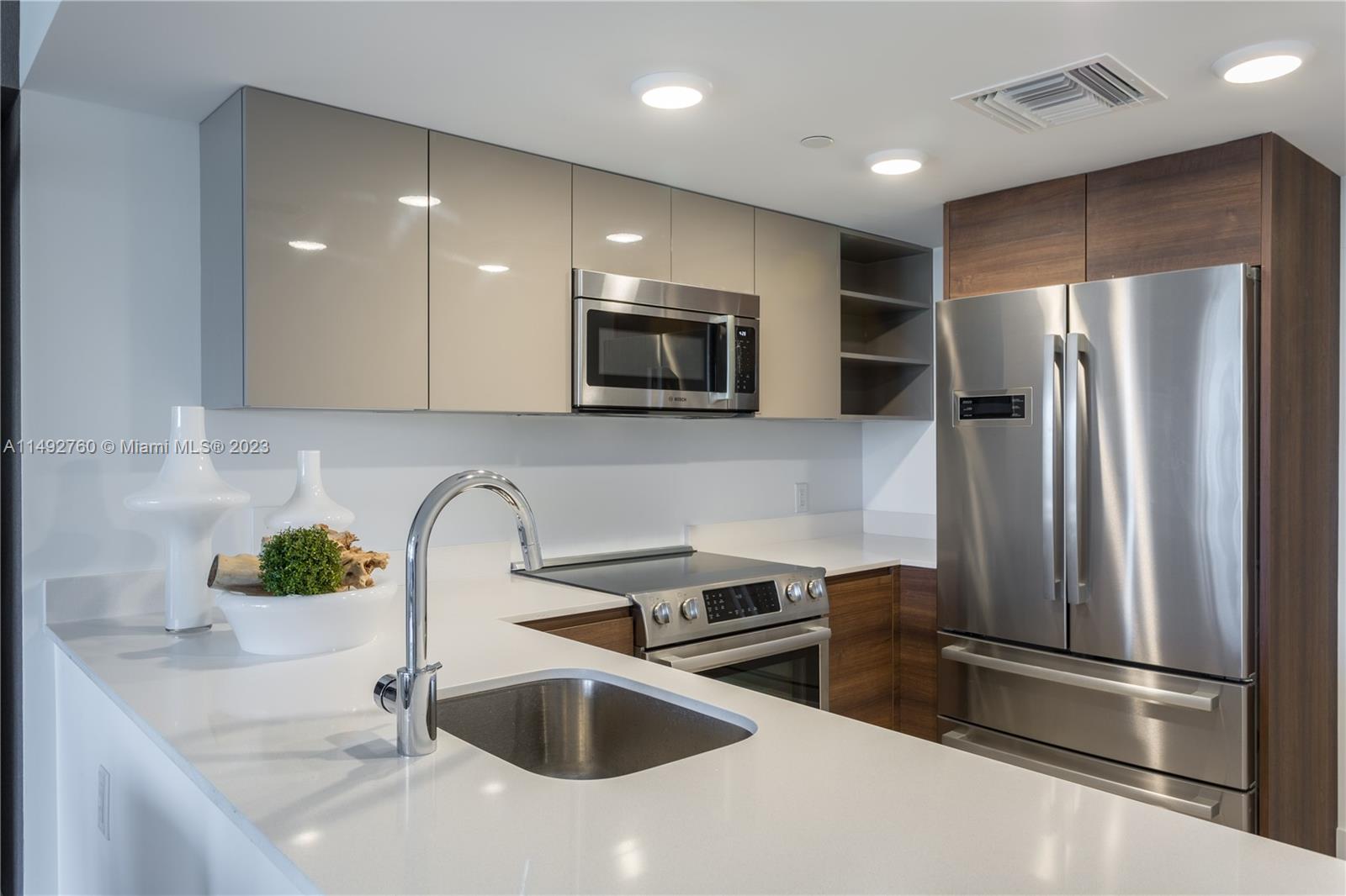 THE IVORY RESIDENCE CONDO - Residential Lease
