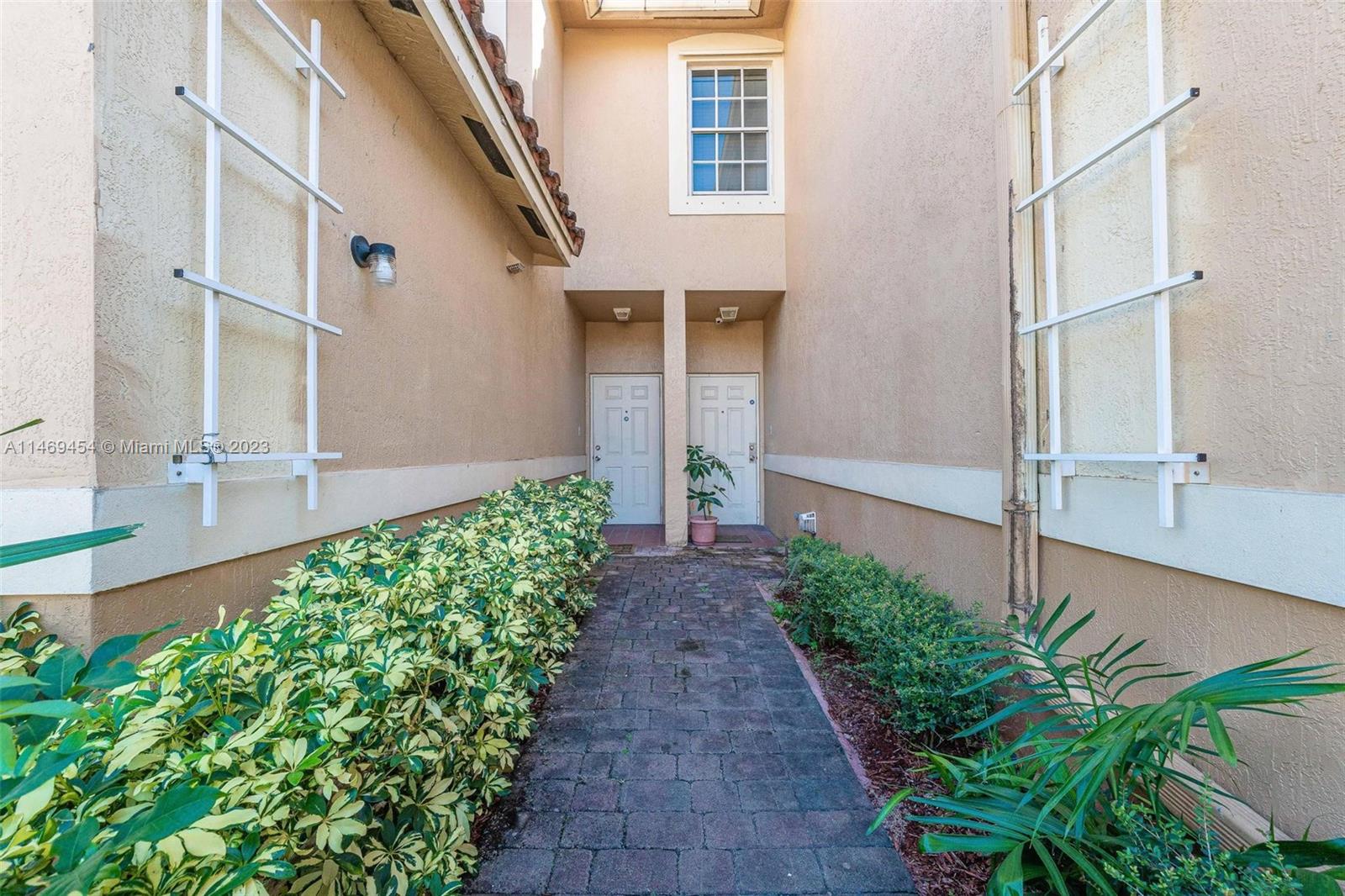 CRYSTAL LAKE 2ND SEC - Residential
