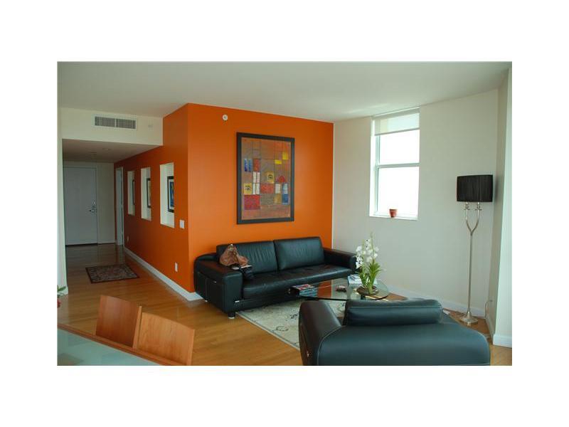 THE METROPOLITAN CONDO - Residential Lease