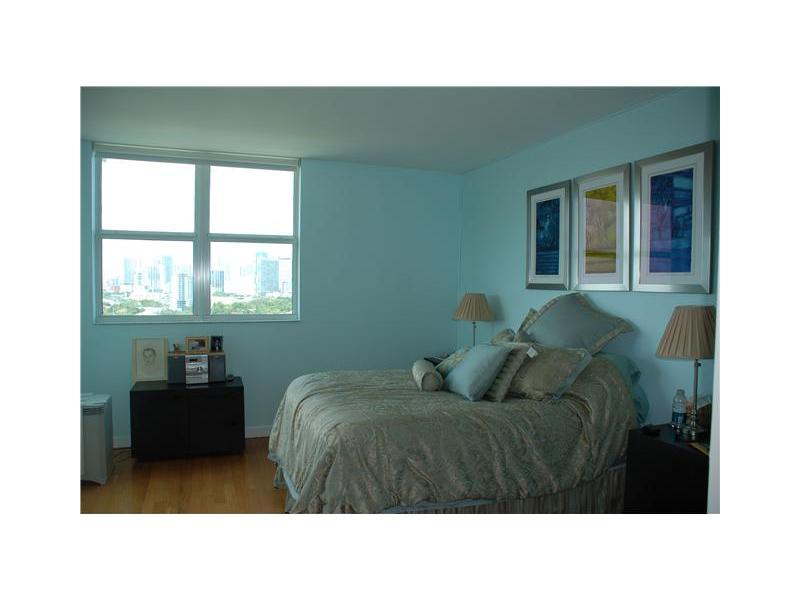 THE METROPOLITAN CONDO - Residential Lease