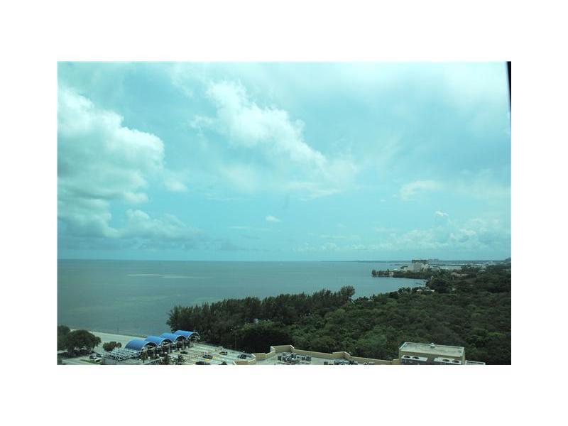 THE METROPOLITAN CONDO - Residential Lease