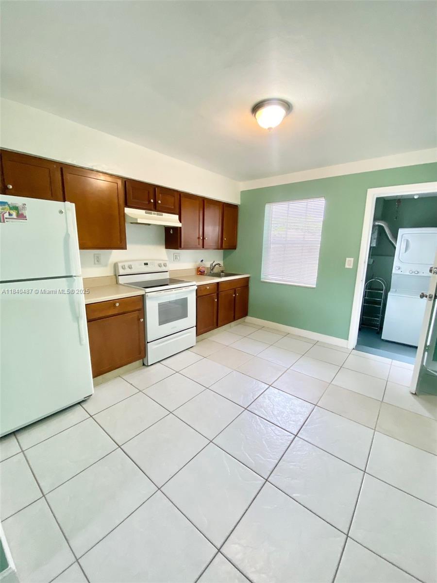 HIGHLAND SQUARE - Residential Lease