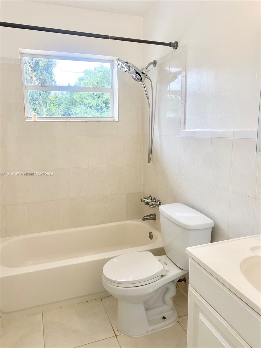 HIGHLAND SQUARE - Residential Lease