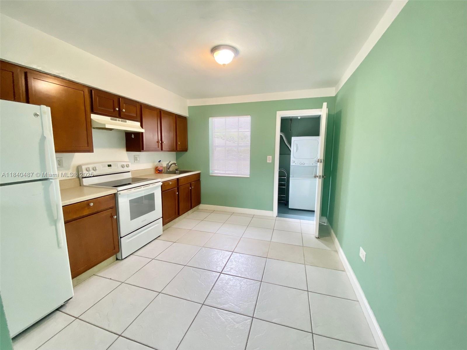 HIGHLAND SQUARE - Residential Lease