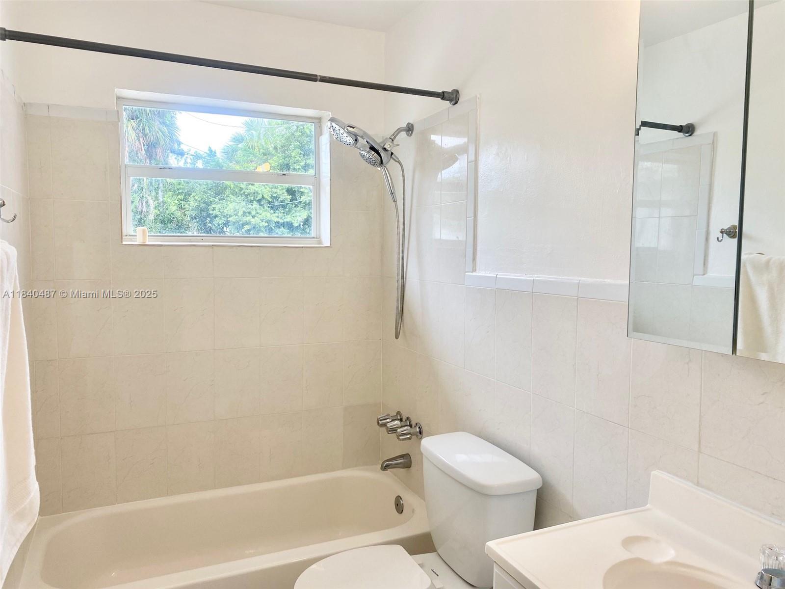 HIGHLAND SQUARE - Residential Lease