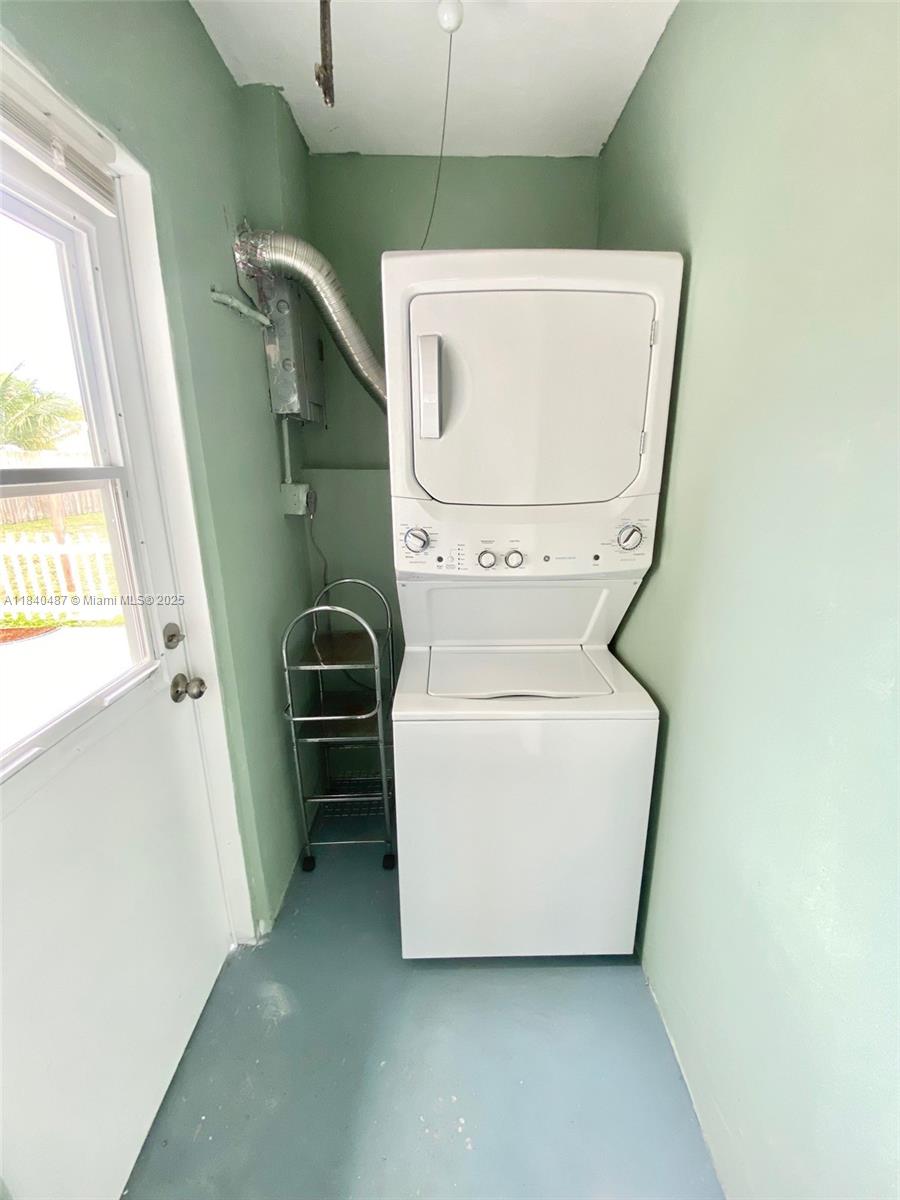 HIGHLAND SQUARE - Residential Lease