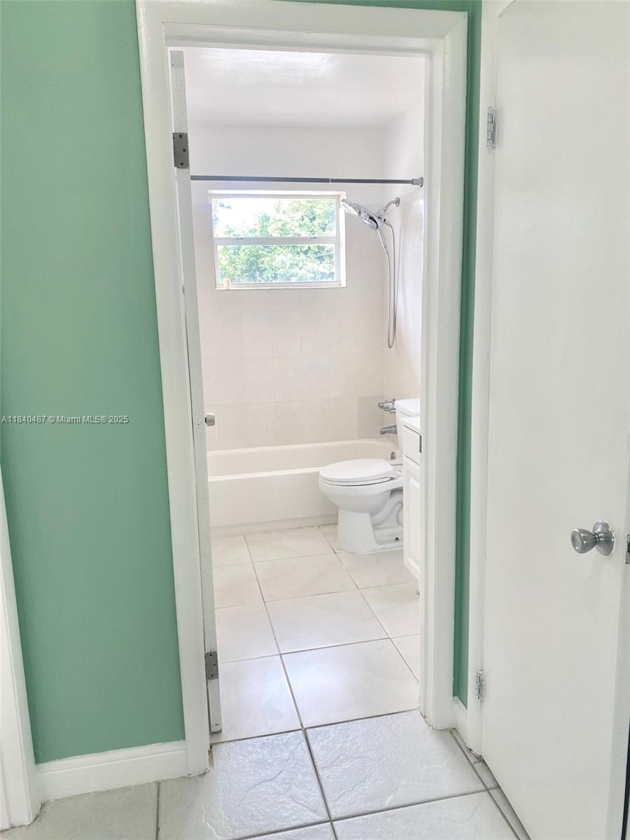 HIGHLAND SQUARE - Residential Lease
