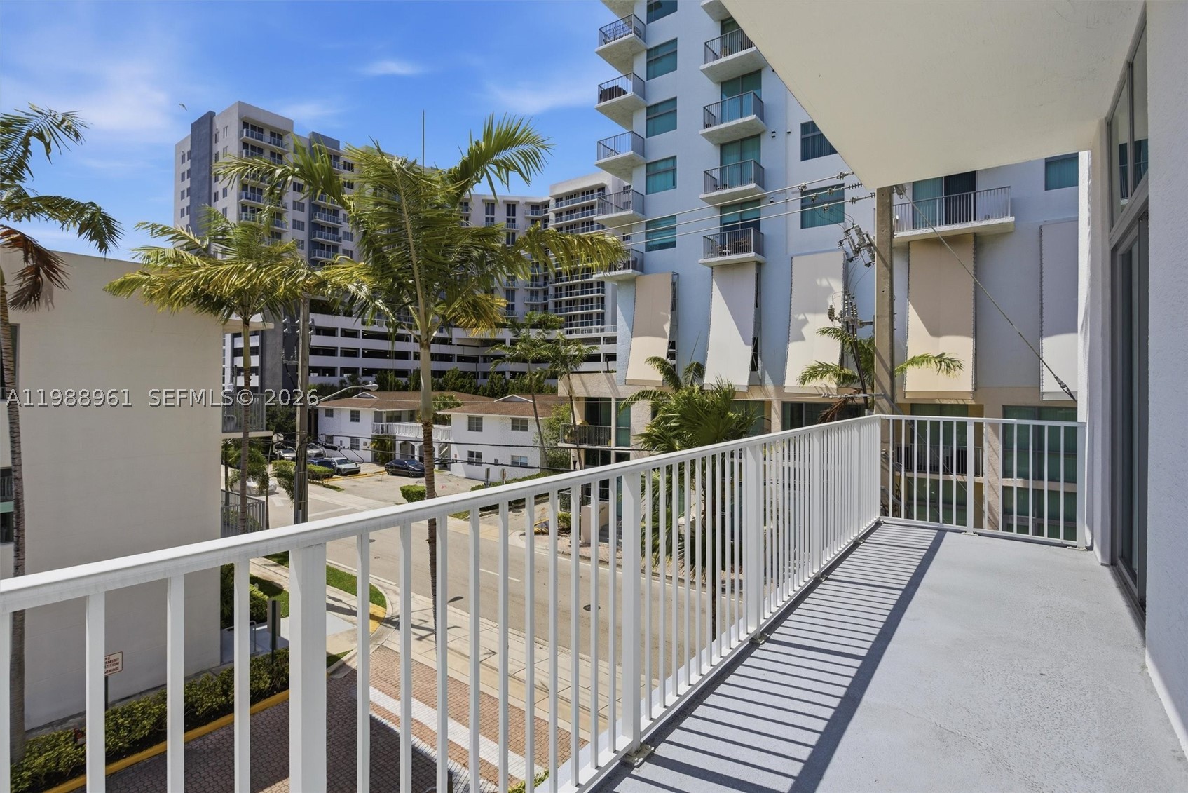 LOFTS AT HOLLYWOOD STATIO - Residential