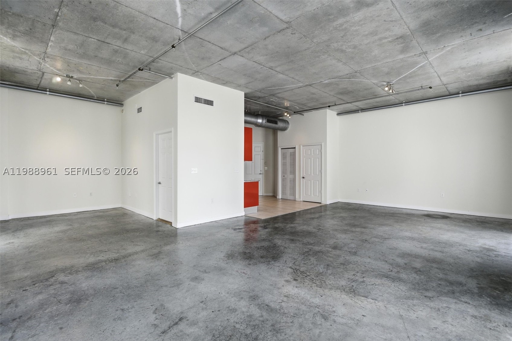 LOFTS AT HOLLYWOOD STATIO - Residential