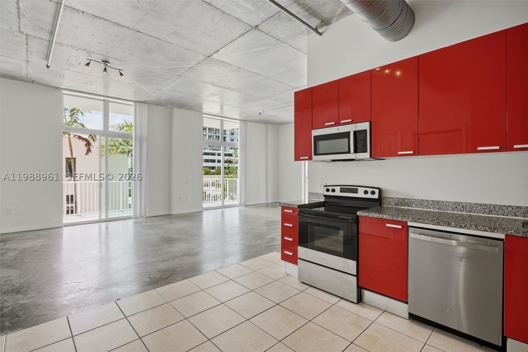 LOFTS AT HOLLYWOOD STATIO - Residential