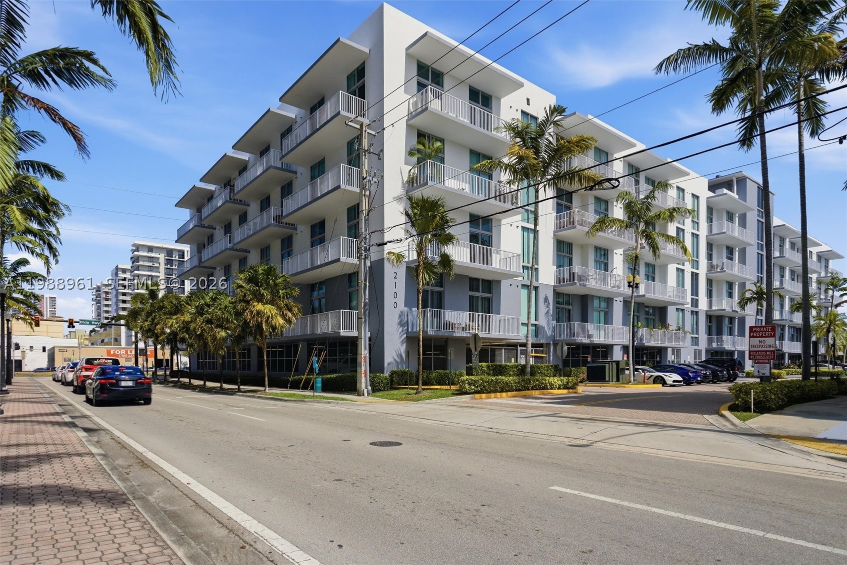 LOFTS AT HOLLYWOOD STATIO - Residential