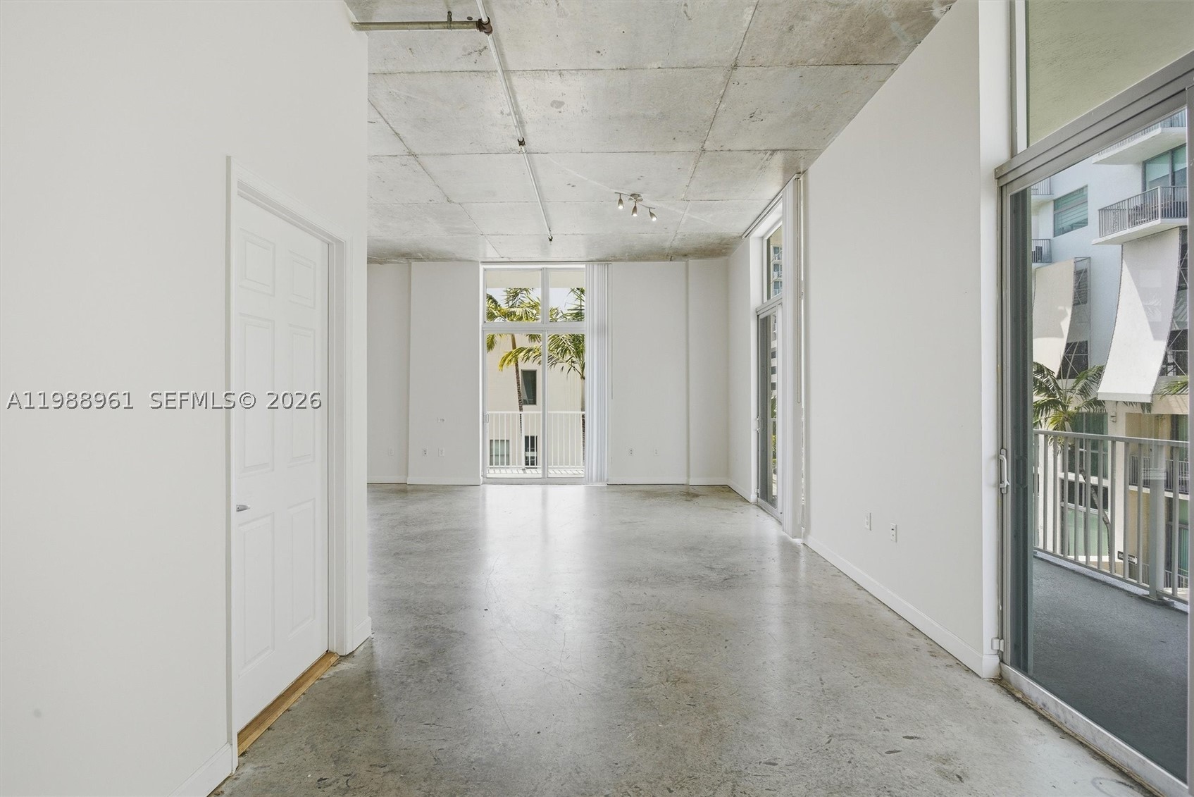 LOFTS AT HOLLYWOOD STATIO - Residential