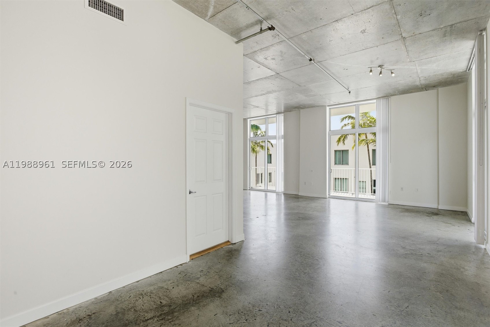 LOFTS AT HOLLYWOOD STATIO - Residential