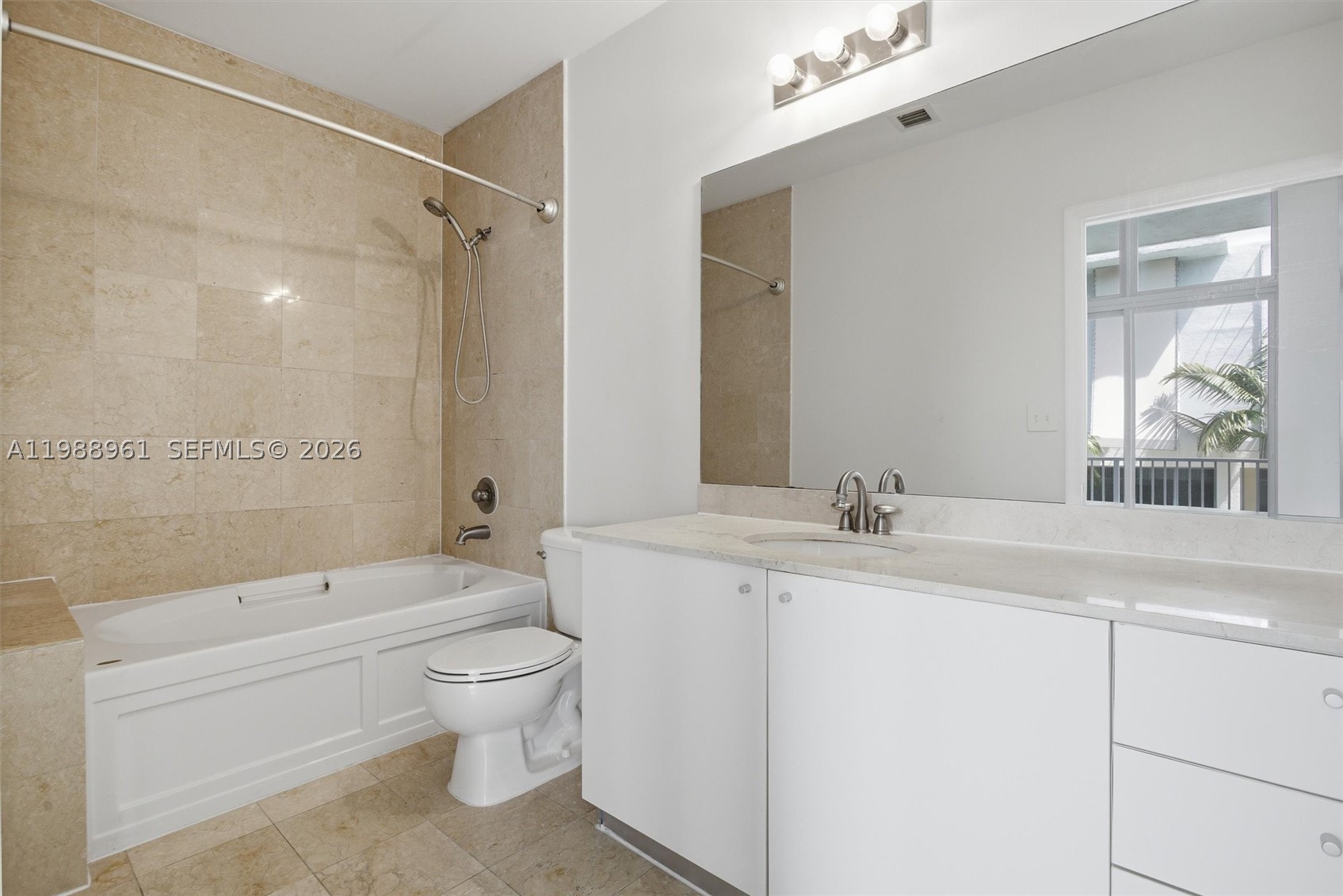 LOFTS AT HOLLYWOOD STATIO - Residential