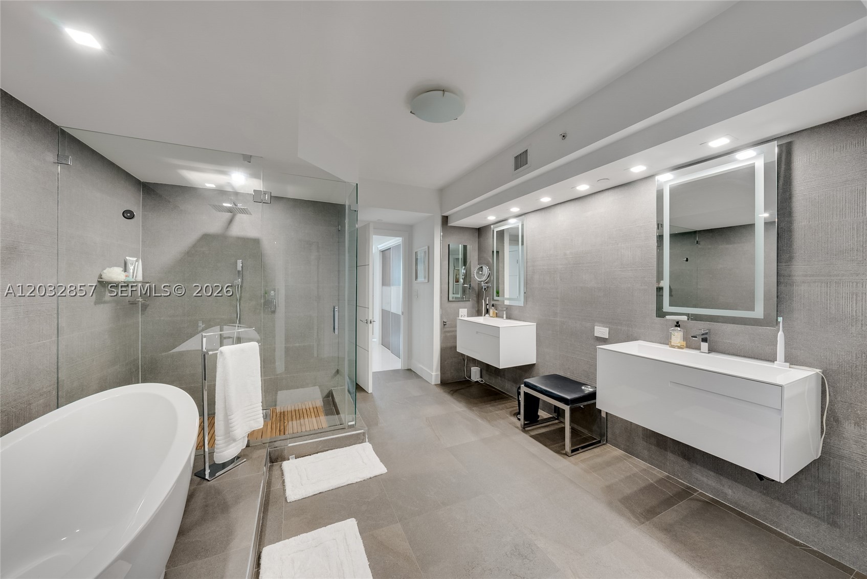 THE PENINSULA CONDO - Residential