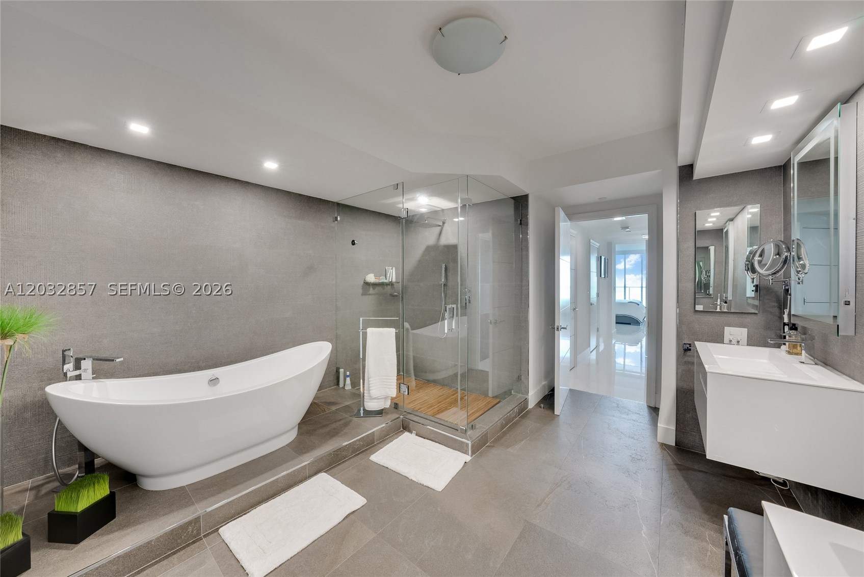 THE PENINSULA CONDO - Residential